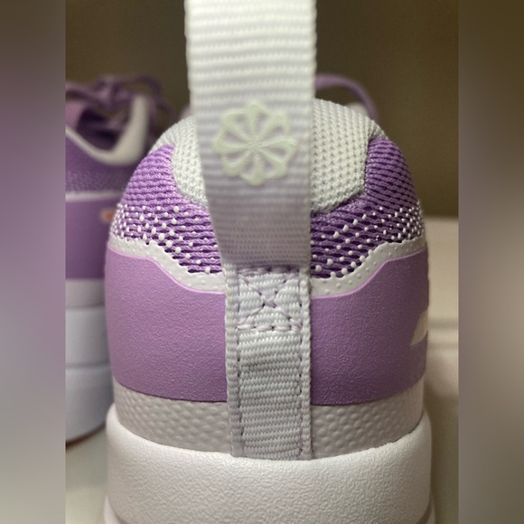 Nike Women's Lavender and Peach Athletic Shoes Cosmic Runners - Picture 5 of 8